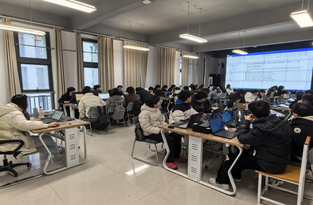 数字时代的攀登者 河南信息统计职业学院在教育科技领域的技术革新之路